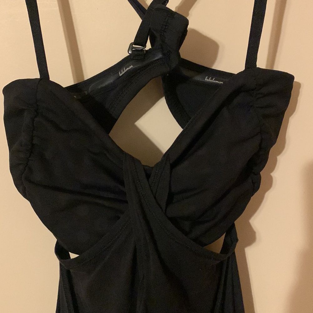 Lululemon workout top with built in bra - Picture 2 of 4